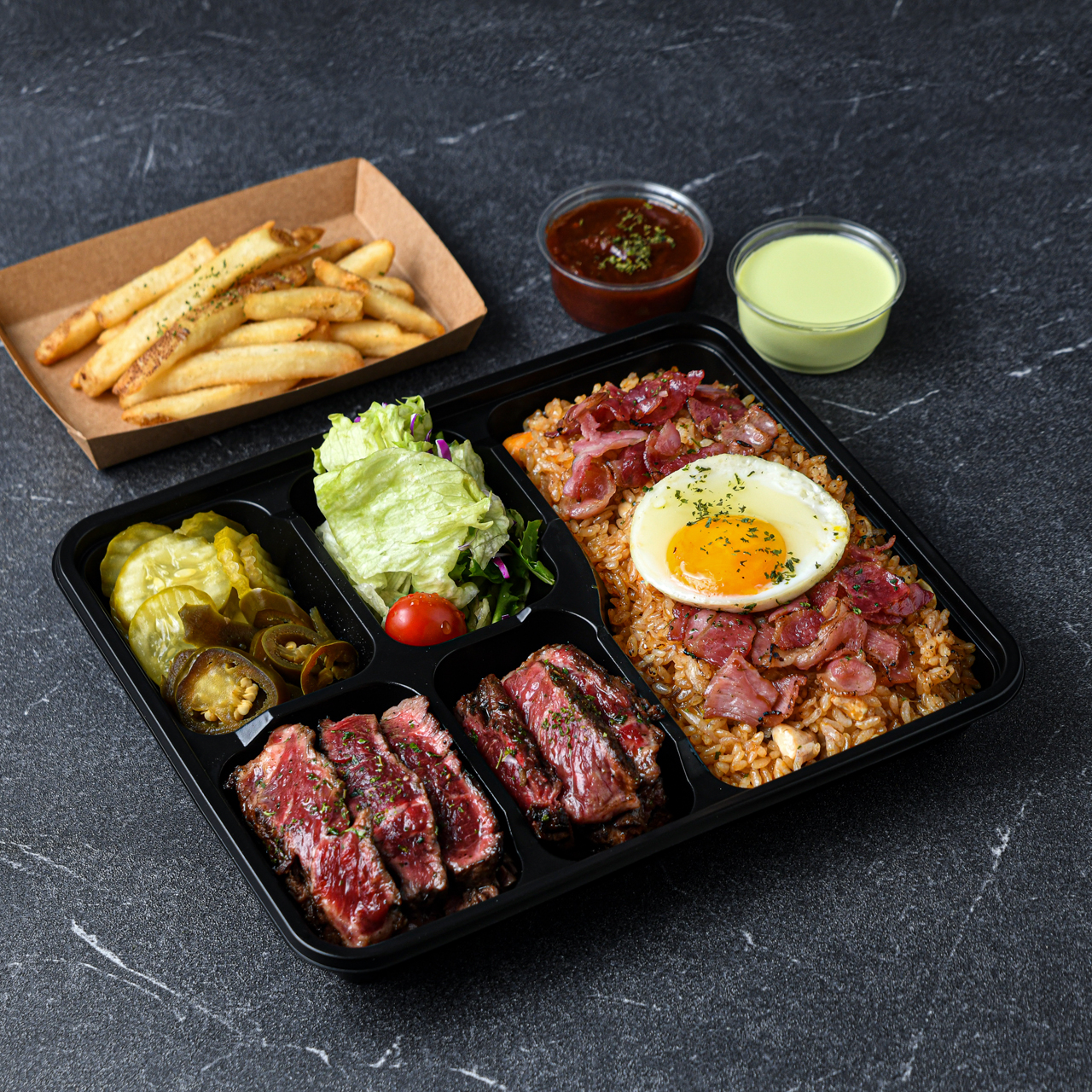 베이컨볶음밥 스테이크 도시락
